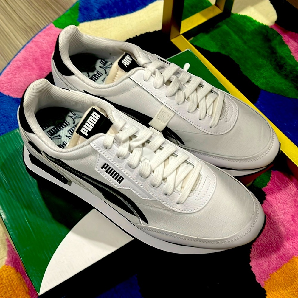 Brand new shoes for sale for men white and black 100% authentic